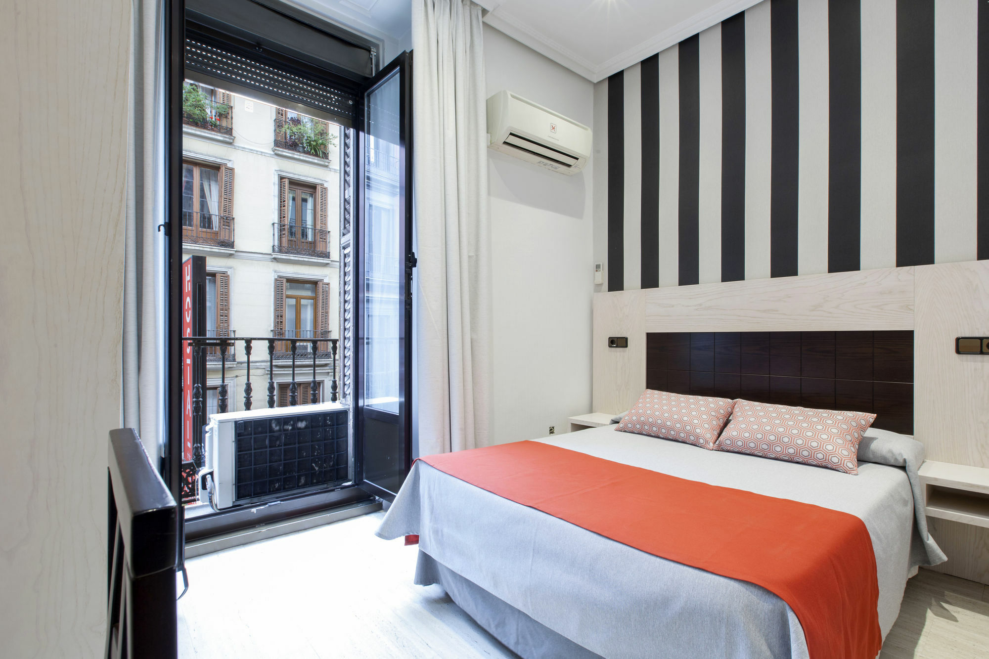 Hostal Castilla I Atocha Hotel Madrid Exterior photo